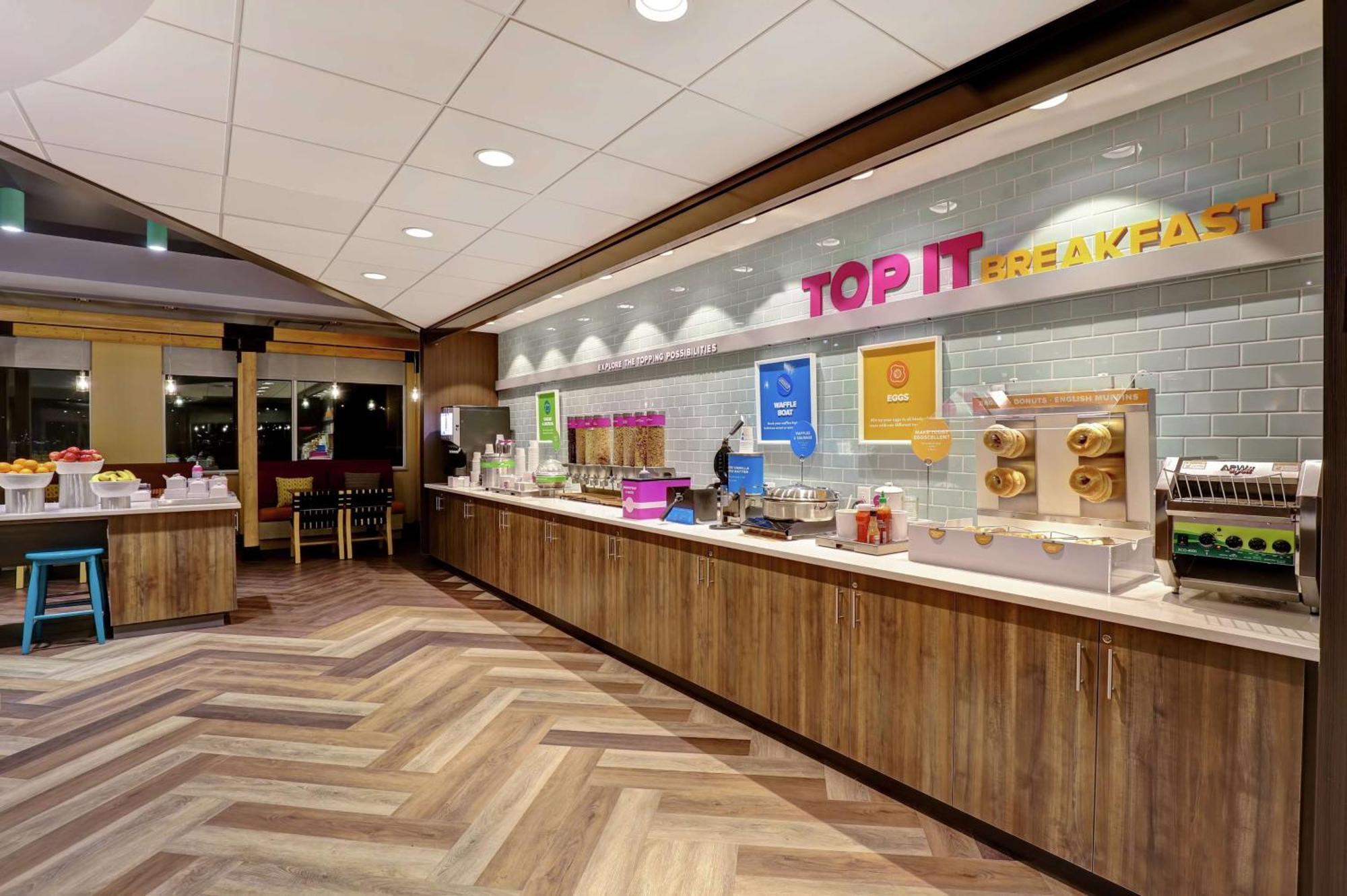 Tru By Hilton Edmonton Windermere Exterior foto